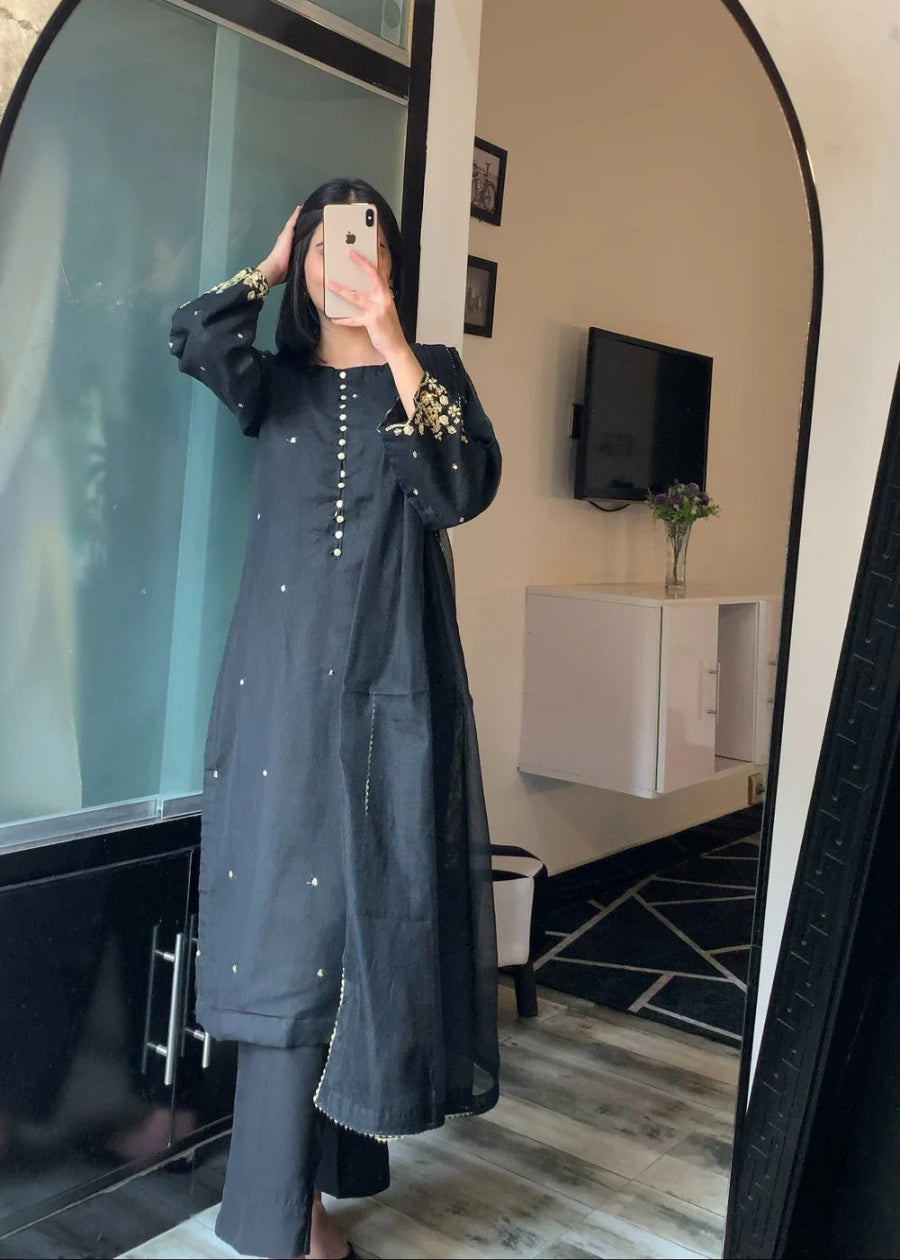 Ayesha B-Black Khadi